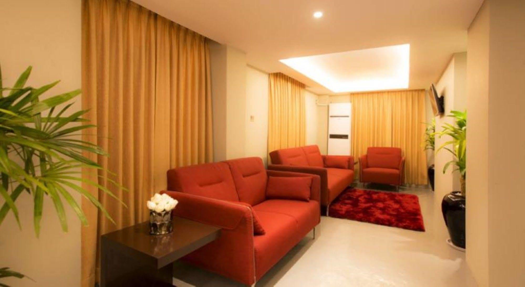 Shwe Pyi San Yar Hotel Yangon Luaran gambar